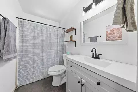 Bath - 2885 Iris St, Anderson, CA 96007 photo 1 of 2