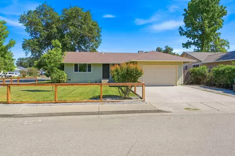 2885 Iris St, Anderson, CA 96007
