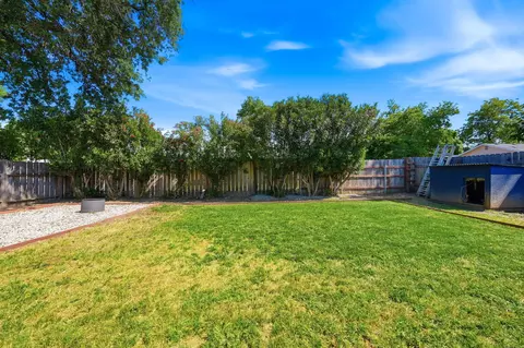 Exterior - 2885 Iris St, Anderson, CA 96007 photo 3 of 4