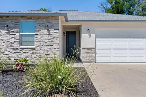 Exterior - 1358 Fitz Pl, Redding, CA 96003 photo 2 of 10