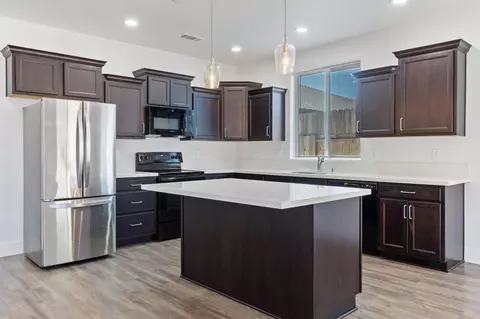 Kitchen - 1358 Fitz Pl, Redding, CA 96003 photo 1 of 4