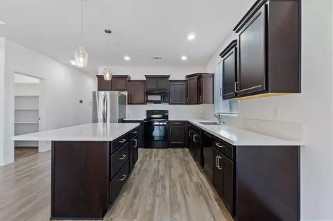 Kitchen - 1358 Fitz Pl, Redding, CA 96003 photo 2 of 4