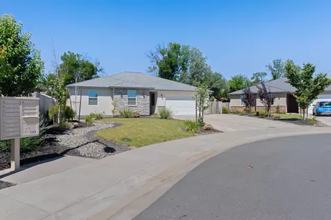 Exterior - 1358 Fitz Pl, Redding, CA 96003 photo 8 of 10