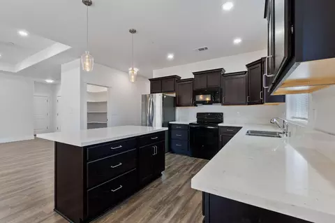 Kitchen - 1358 Fitz Pl, Redding, CA 96003 photo 3 of 4