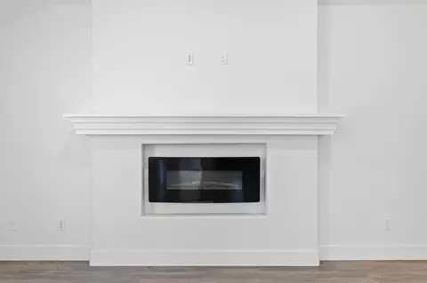 Living - 1358 Fitz Pl, Redding, CA 96003 photo 6 of 7