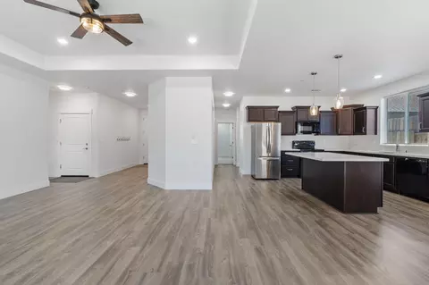 Living - 1358 Fitz Pl, Redding, CA 96003 photo 4 of 7