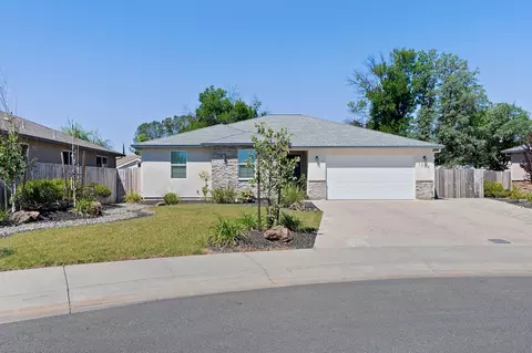 Exterior - 1358 Fitz Pl, Redding, CA 96003 photo 9 of 10