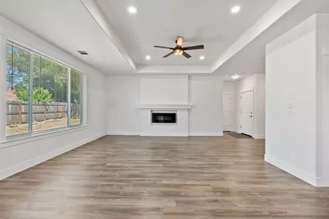 Living - 1358 Fitz Pl, Redding, CA 96003 photo 2 of 7