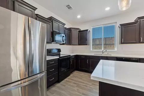 Kitchen - 1358 Fitz Pl, Redding, CA 96003 photo 4 of 4