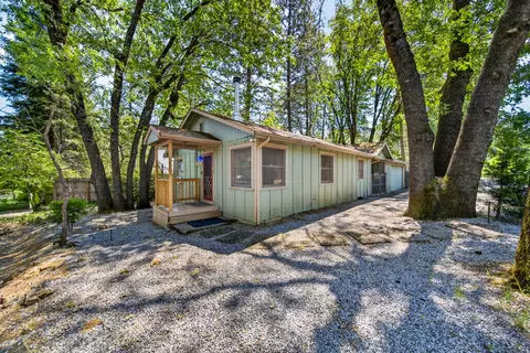 18185 Black Blvd, Lakehead, CA 96051