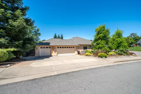 2318 Hope Ln, Redding, CA 96003