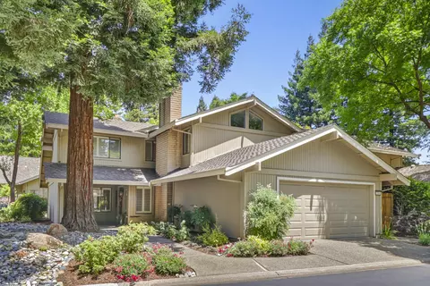 2044 University Park Dr, Sacramento, CA 95825