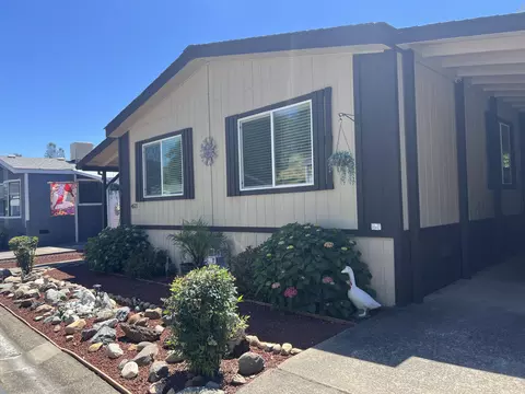 4521 Big Eagle Ln, Redding, CA 96003