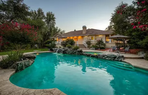 13497 Tierra Heights Rd, Redding, CA 96003