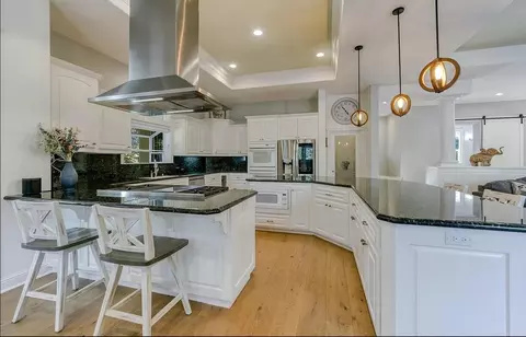 Kitchen - 13497 Tierra Heights Rd, Redding, CA 96003 photo 3 of 3