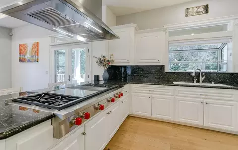Kitchen - 13497 Tierra Heights Rd, Redding, CA 96003 photo 2 of 3