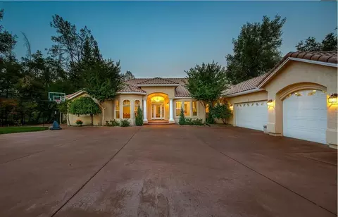 Exterior - 13497 Tierra Heights Rd, Redding, CA 96003 photo 4 of 6