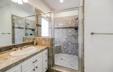 Bath - 13497 Tierra Heights Rd, Redding, CA 96003 photo 1 of 1