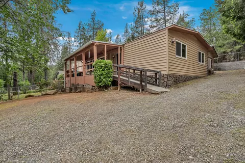 20742 Mammoth Dr, Lakehead, CA 96051