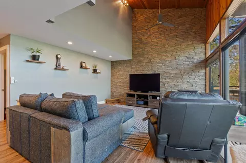 Living - 7992 Snowdrop Ave # 46, Redding, CA 96003 photo 3 of 7