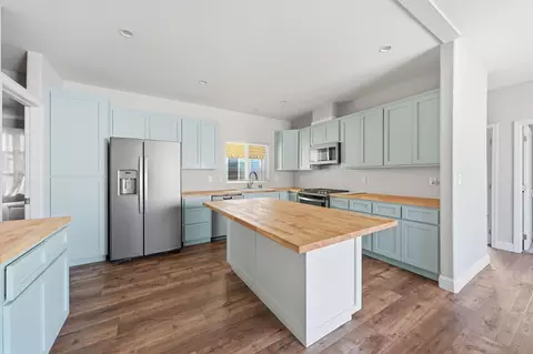 14740 Bass Dr, Redding, CA 96003