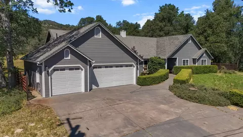 8957 Knobhill Cir, Redding, CA 96001
