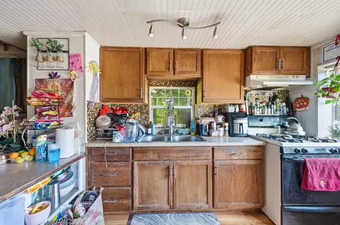 Kitchen - 5679 Glory St, Redding, CA 96001 photo 2 of 5