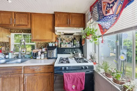 Kitchen - 5679 Glory St, Redding, CA 96001 photo 3 of 5