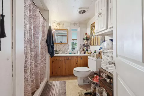 Bath - 5679 Glory St, Redding, CA 96001 photo 1 of 2