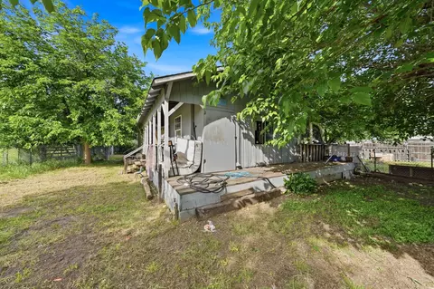 Exterior - 5679 Glory St, Redding, CA 96001 photo 11 of 21