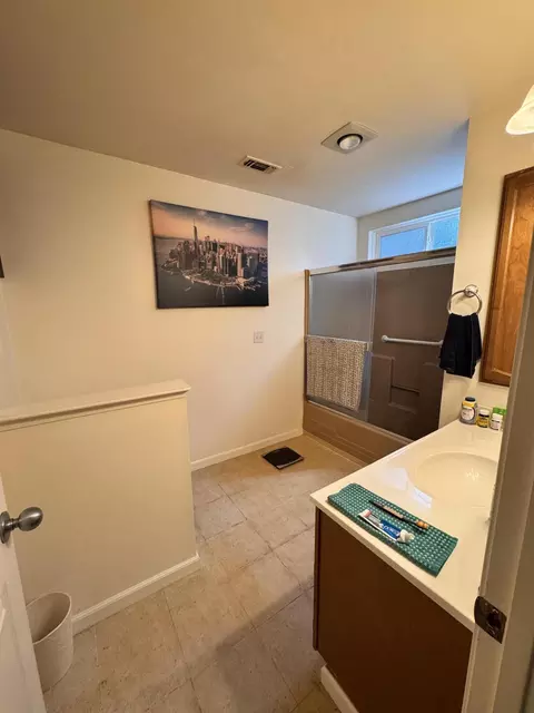 Bath - 33837 Constellation Dr, Shingletown, CA 96088 photo 1 of 2