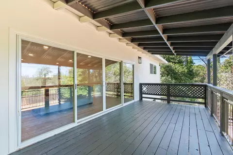 Exterior - 1425 Pleasant St, Redding, CA 96001 photo 5 of 10