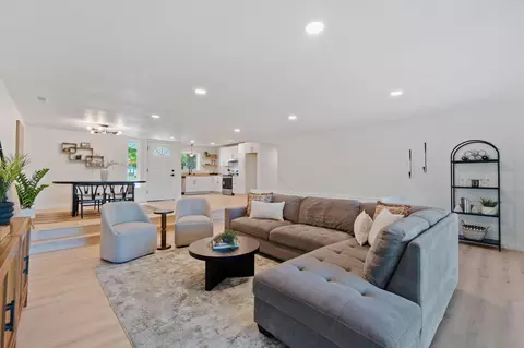 Living - 1425 Pleasant St, Redding, CA 96001 photo 3 of 7