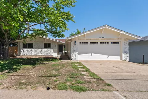 1425 Pleasant St, Redding, CA 96001