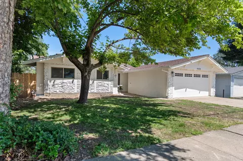 Exterior - 1425 Pleasant St, Redding, CA 96001 photo 9 of 10