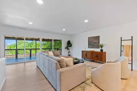 Living - 1425 Pleasant St, Redding, CA 96001 photo 1 of 7