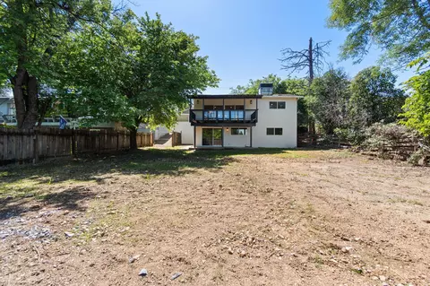 Exterior - 1425 Pleasant St, Redding, CA 96001 photo 7 of 10