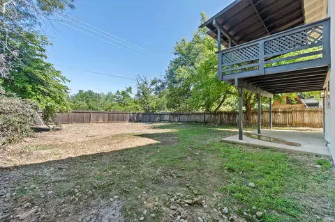 Exterior - 1425 Pleasant St, Redding, CA 96001 photo 6 of 10