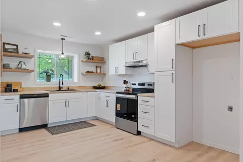 Kitchen - 1425 Pleasant St, Redding, CA 96001 photo 1 of 3