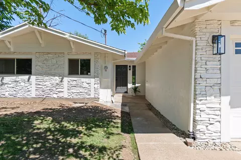 Exterior - 1425 Pleasant St, Redding, CA 96001 photo 2 of 10