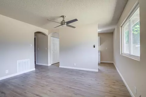 Living - 770 Spyglass Dr, Red Bluff, CA 96080 photo 3 of 4