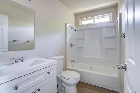 Bath - 770 Spyglass Dr, Red Bluff, CA 96080 photo 1 of 3