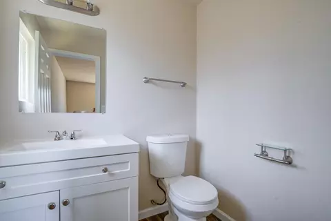Bath - 770 Spyglass Dr, Red Bluff, CA 96080 photo 2 of 3