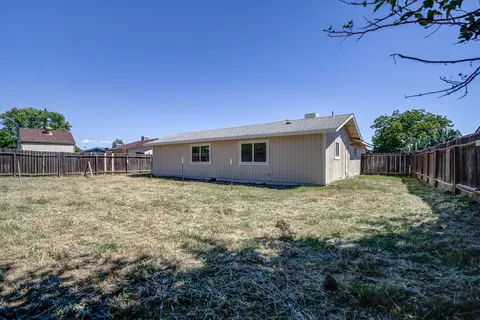 Exterior - 770 Spyglass Dr, Red Bluff, CA 96080 photo 4 of 8