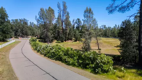 Lamb Lane, Redding, CA 96001 photo 5