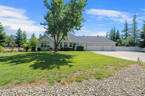 Exterior - 13087 Spring Lake St, Redding, CA 96003 photo 22 of 26
