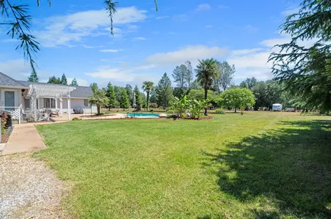 Exterior - 13087 Spring Lake St, Redding, CA 96003 photo 20 of 26