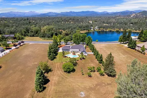 View/Area - 13087 Spring Lake St, Redding, CA 96003 photo 7 of 9