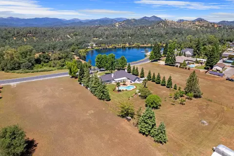 View/Area - 13087 Spring Lake St, Redding, CA 96003 photo 6 of 9