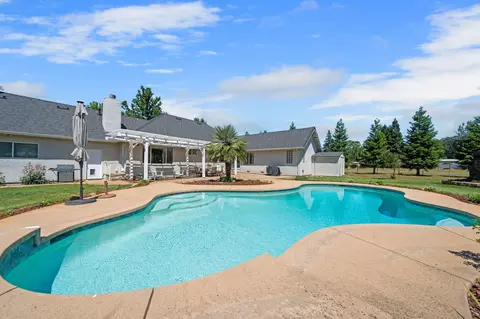 Exterior - 13087 Spring Lake St, Redding, CA 96003 photo 6 of 26